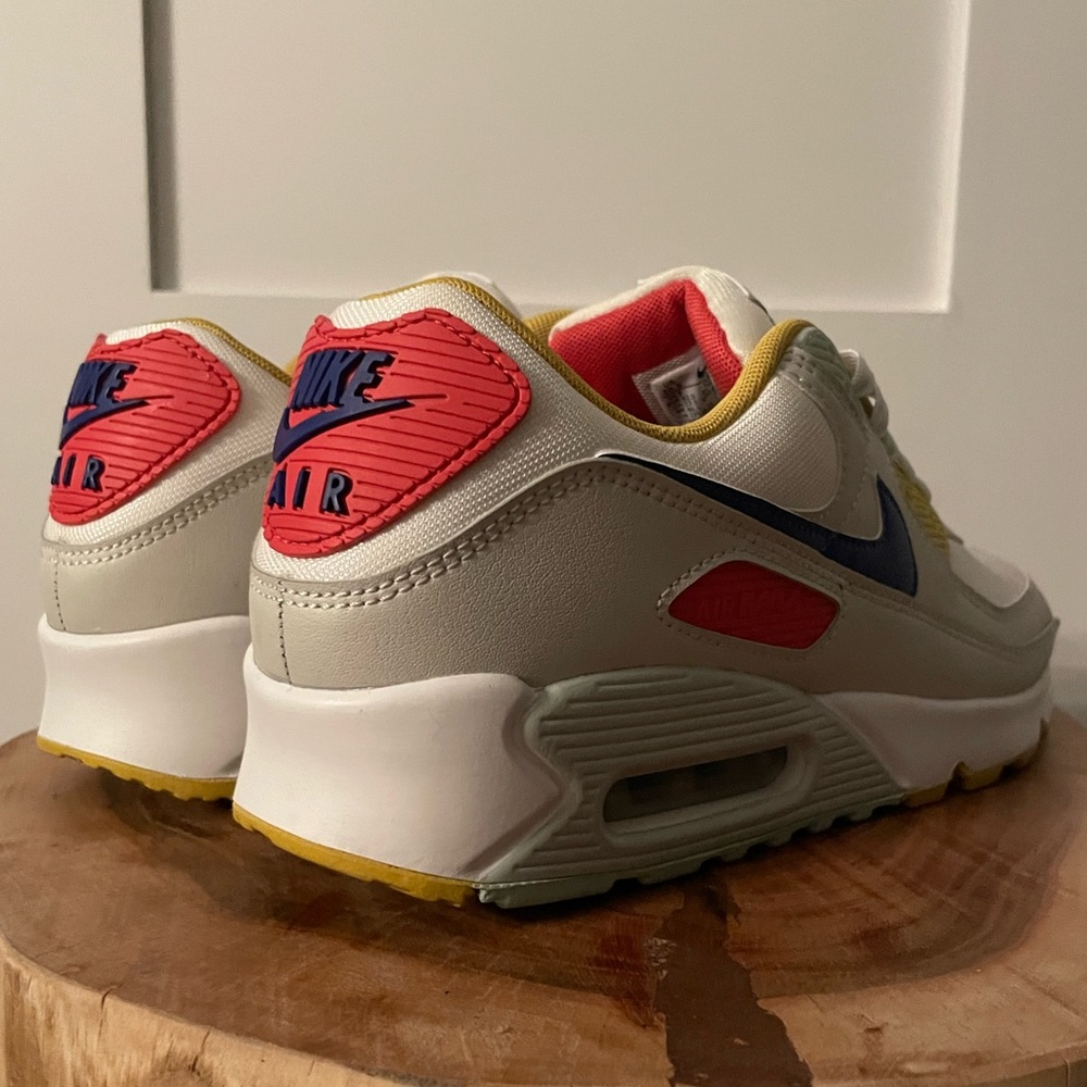 NIKE Air Max 90 Pistachio Frost